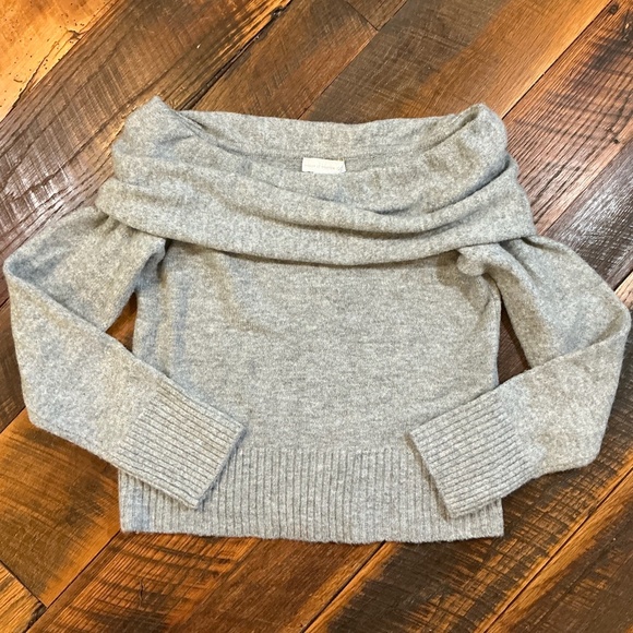 House of Harlow 1960 Off-Shoulder Foldover Sweater Gray Women’s Medium - Picture 2 of 9